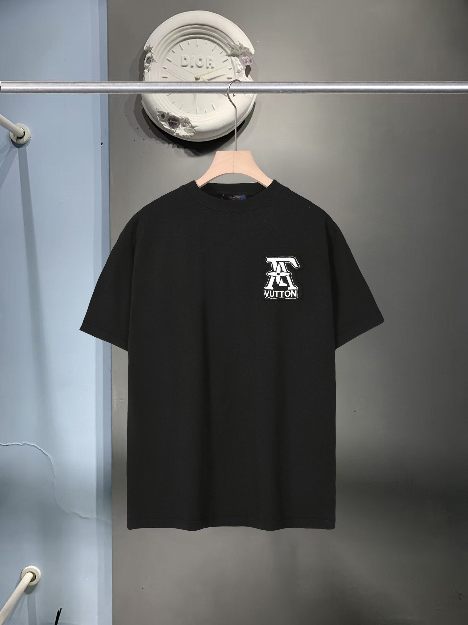 LV Front and Back Patch Embroidered Round-neck T-shirt 121903 - Image 3