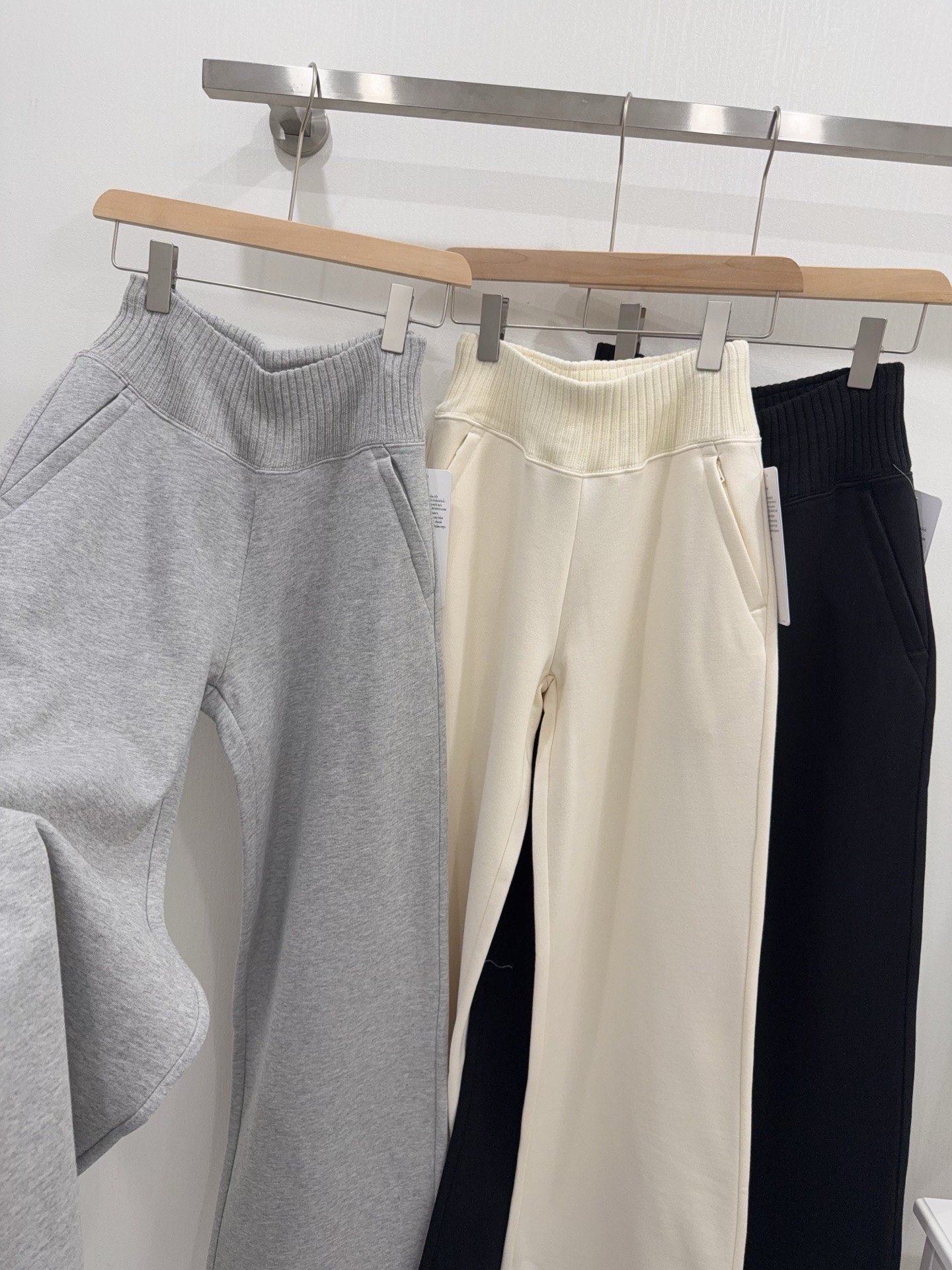 Alo Yoga High-Waisted Wide-Fit Fitness Pants D122506 - Image 2