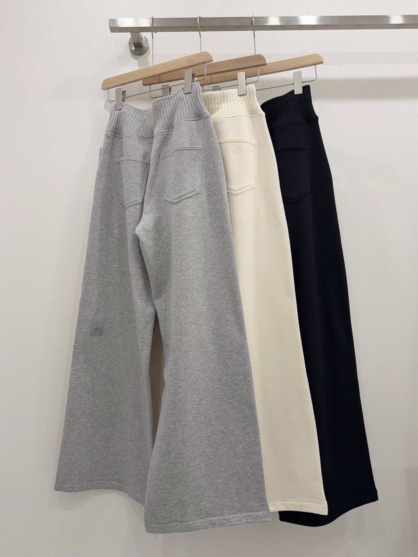 Alo Yoga High-Waisted Wide-Fit Fitness Pants D122506 - Image 4