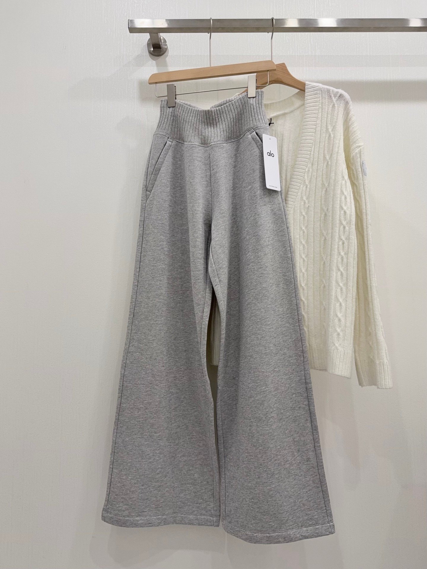 Alo Yoga High-Waisted Wide-Fit Fitness Pants D122506 - Image 5
