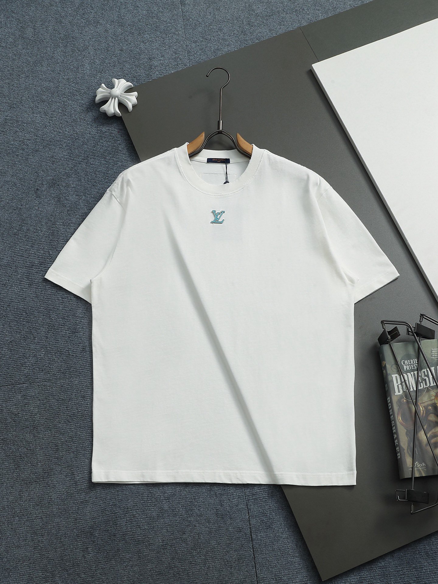 LV Embroidered Logo T-shirt D122601 - Image 3