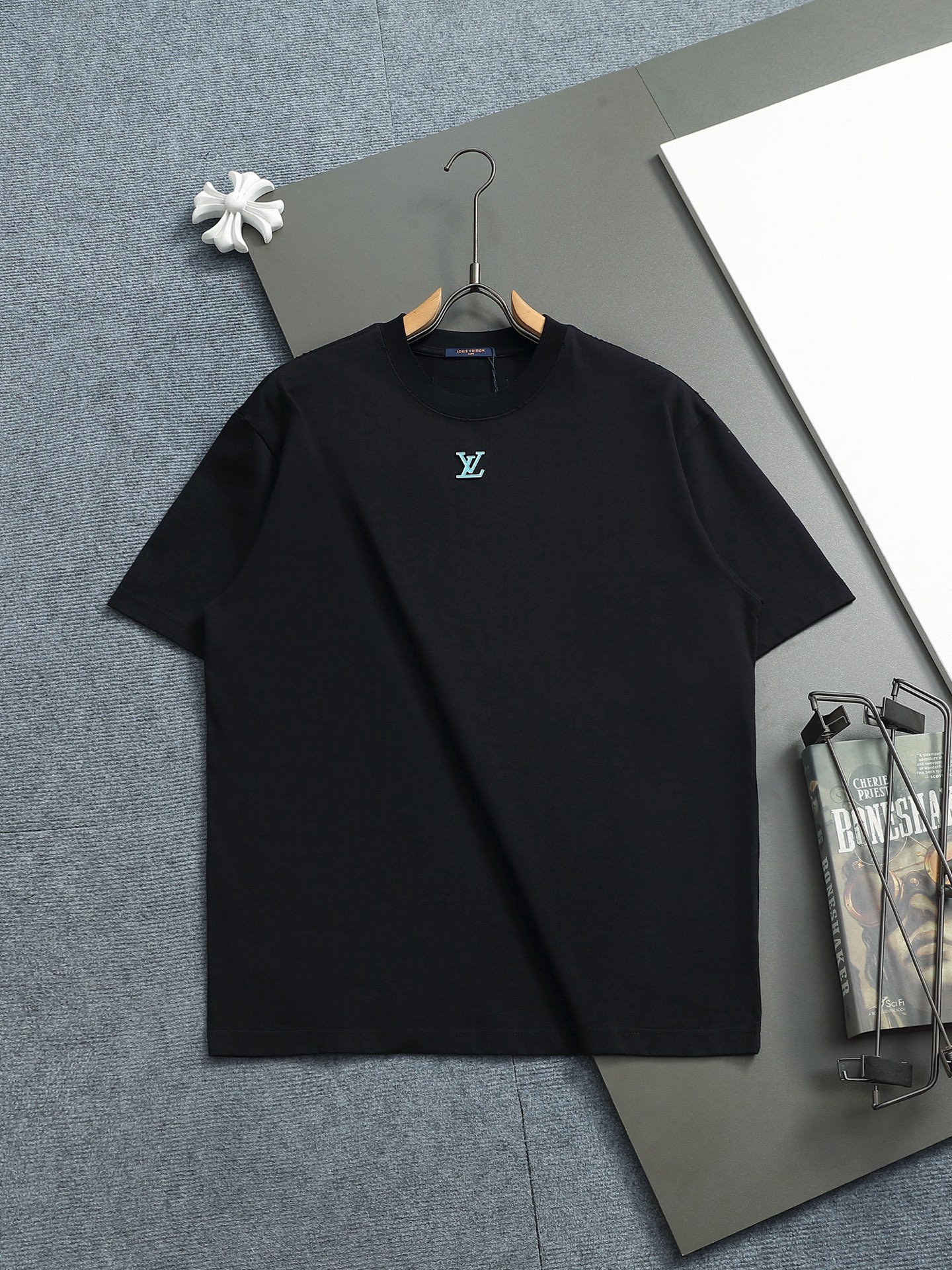 LV Embroidered Logo T-shirt D122601 - Image 2