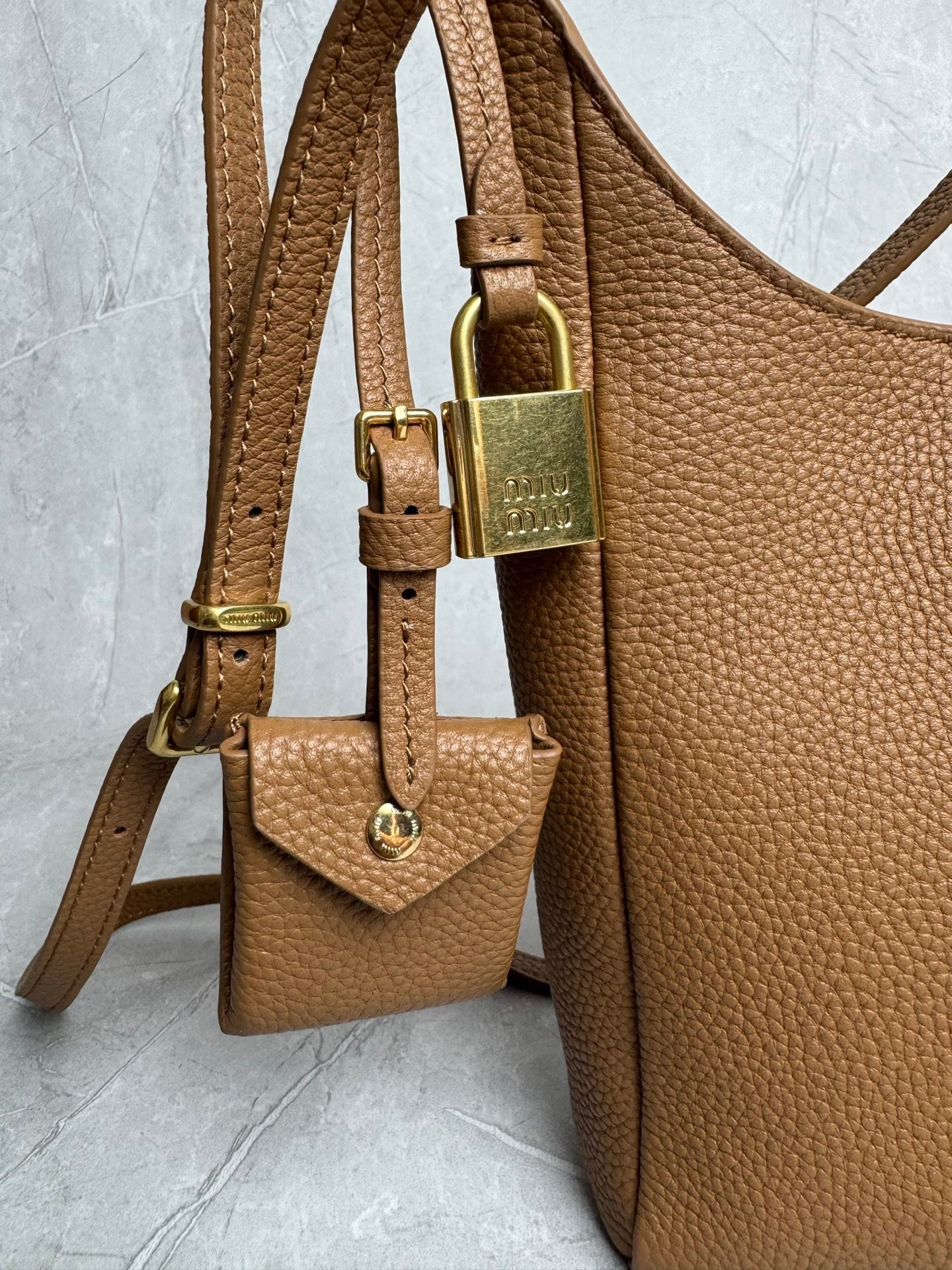 Miu Miu leather bucket bag L122607 - Image 9