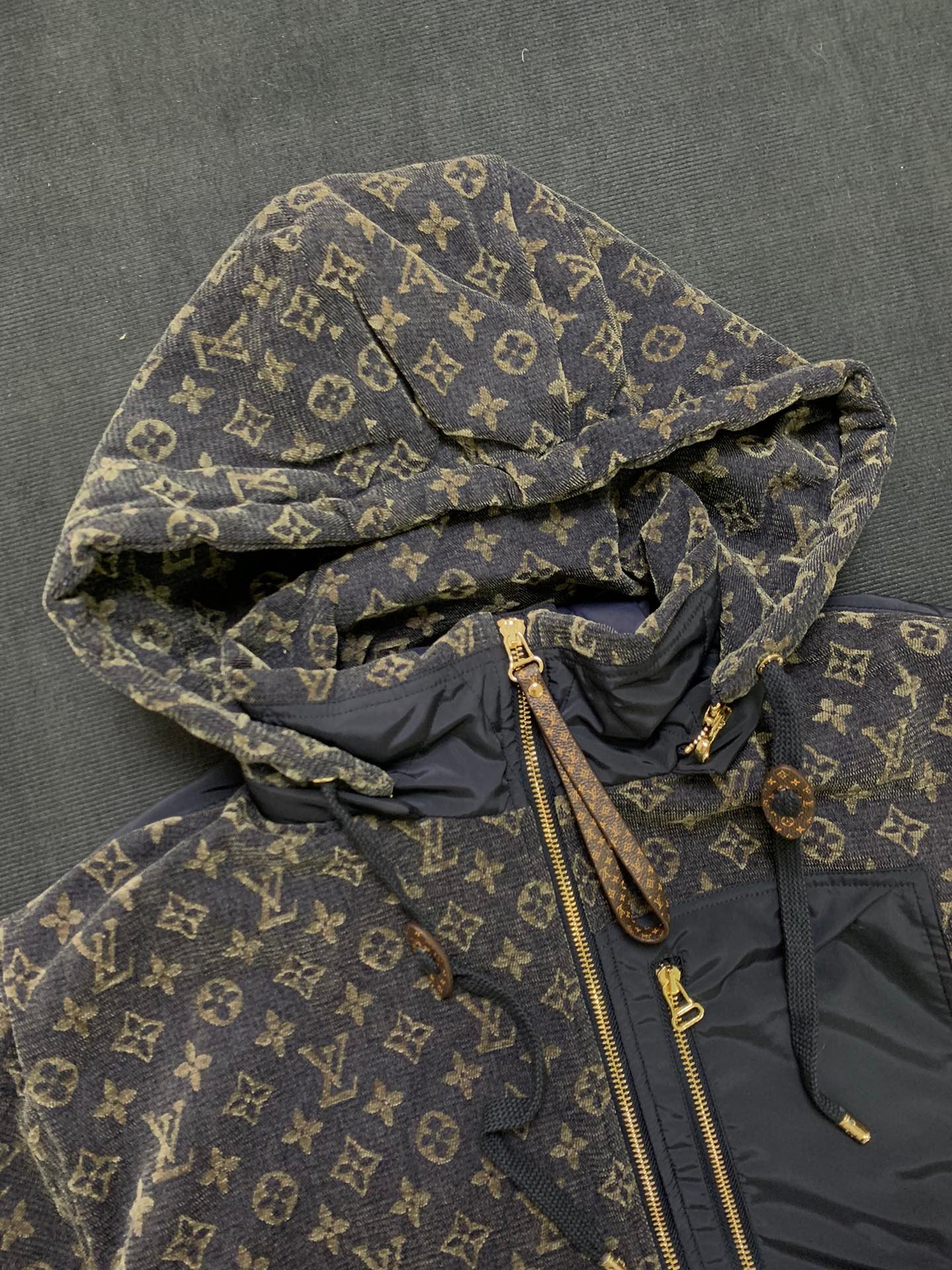 LV vintage logo-printed denim jacket with zipper and hood D123001 - Image 4