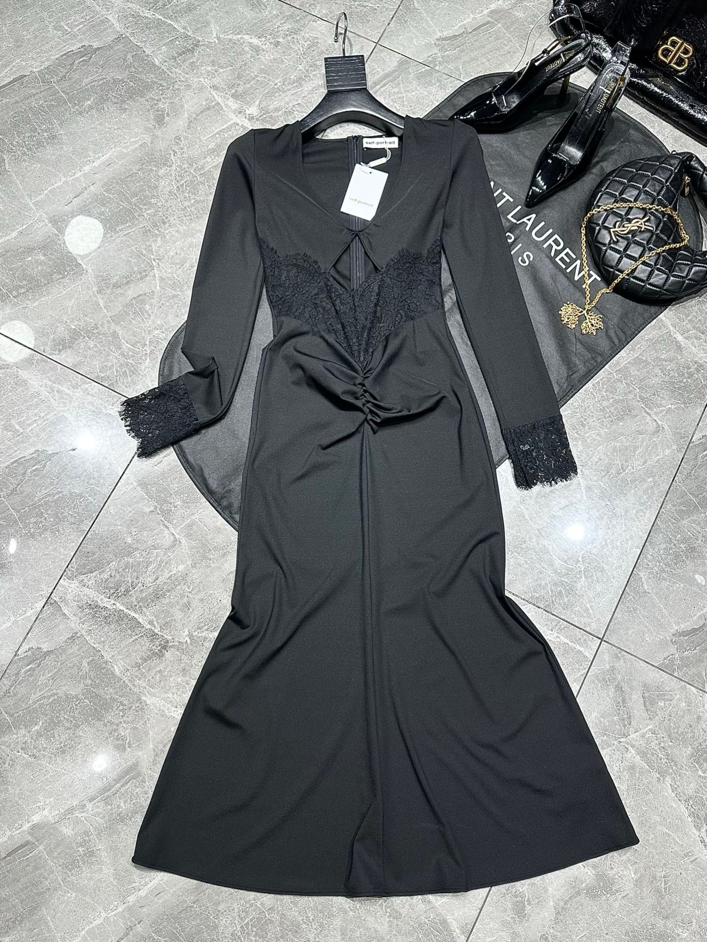 Self-Portrait Lace Long-Sleeved Open-Back Evening Gown D123103