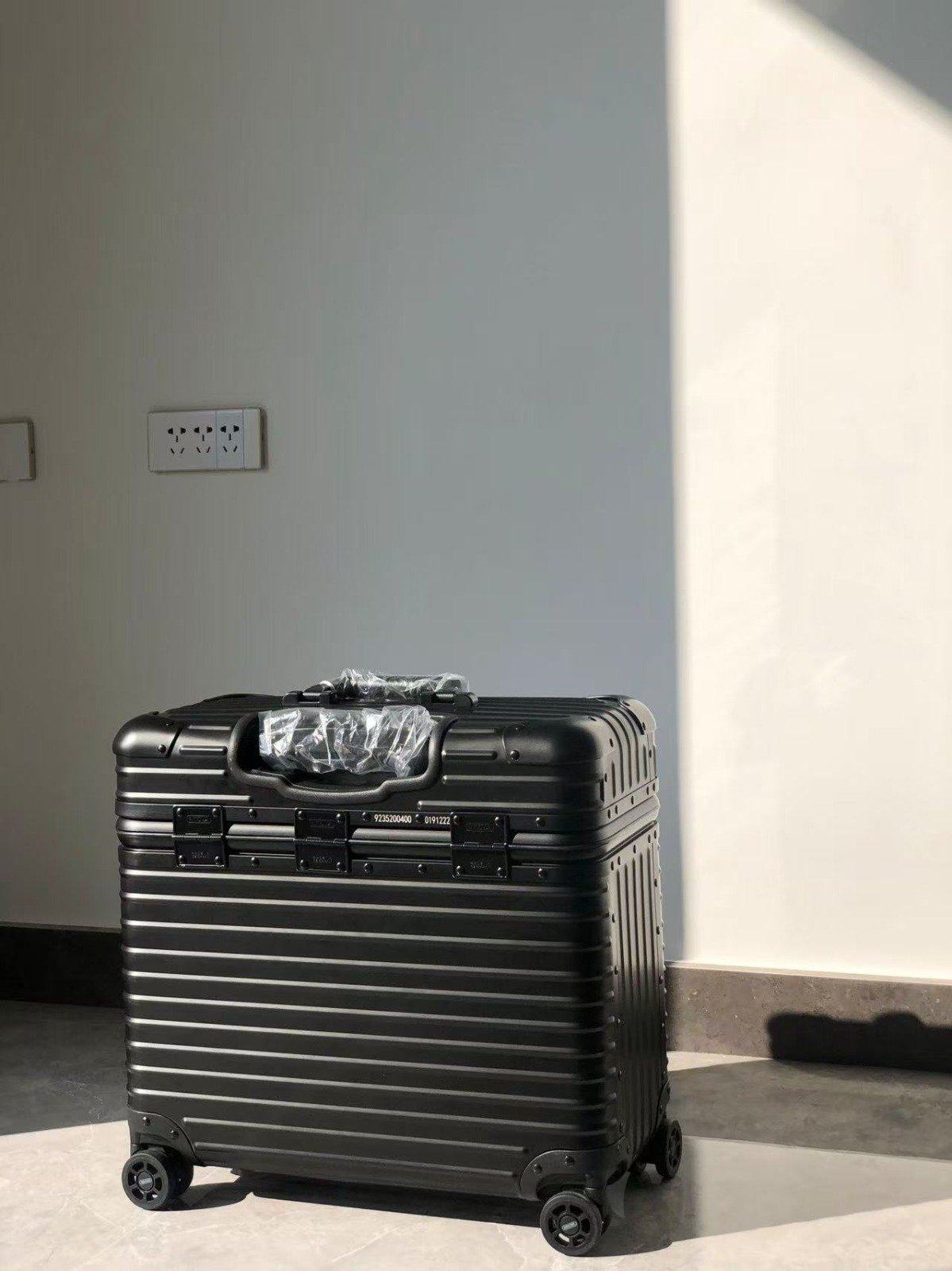 RIMOWA Original Pilot Suitcase B6011501 - Image 2