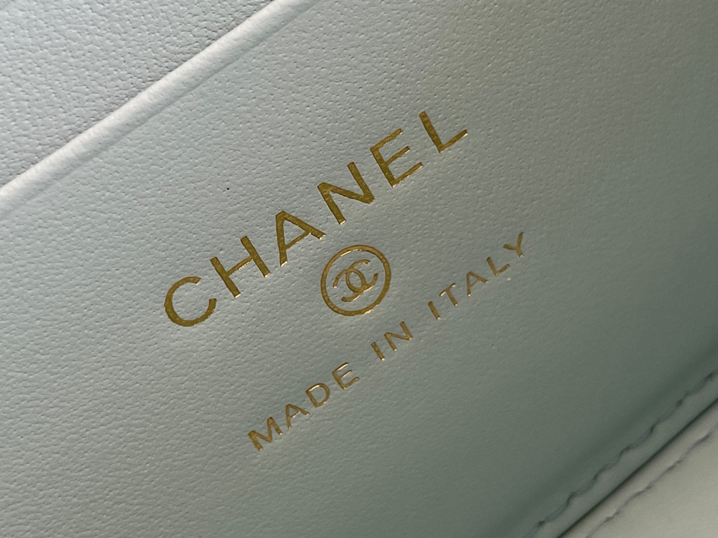 CHANEL Small Golden Ball Double Pearl Chain Makeup Bag L10104 - Image 7