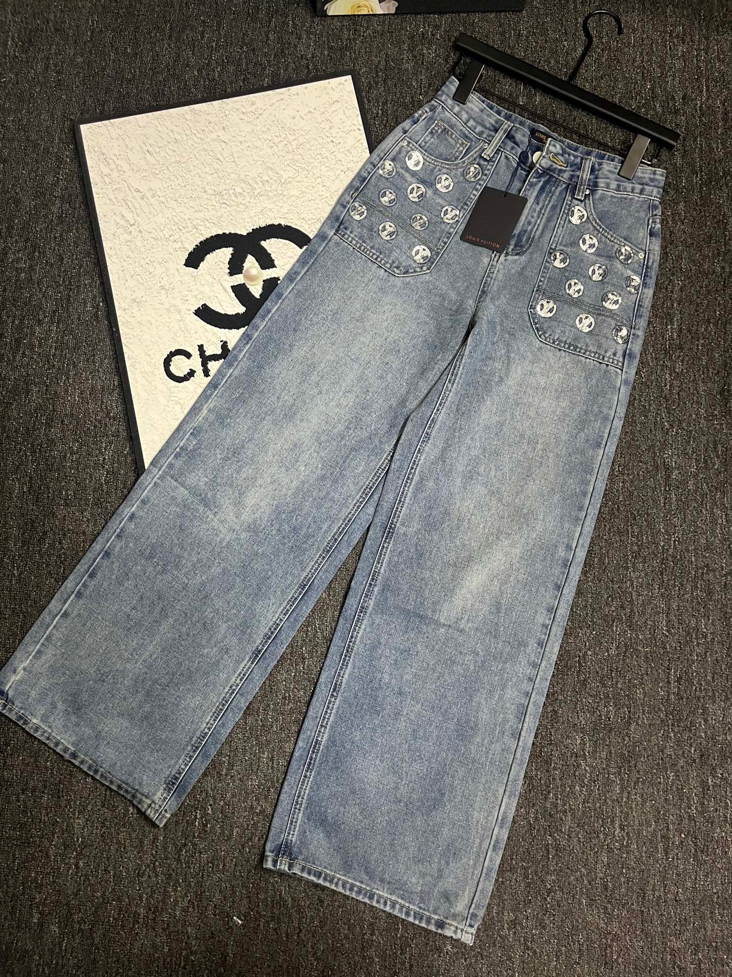 LV sequined embroidered denim wide-leg pants W6010204