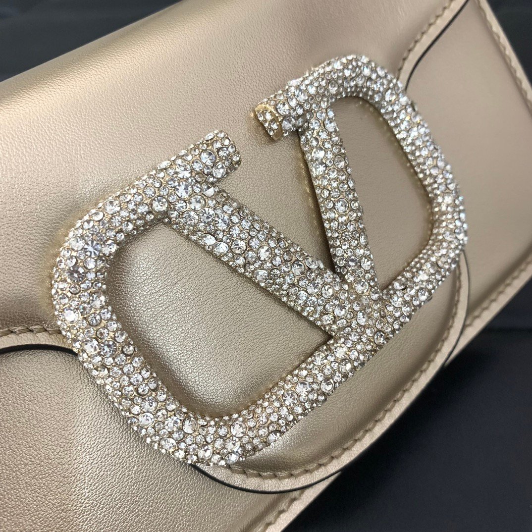 Valentino Garavani Locò small shoulder bag B6010302 - Image 6
