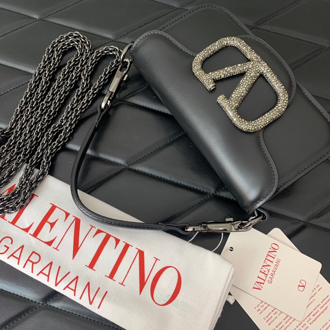 Valentino Garavani Locò small shoulder bag B6010302 - Image 15