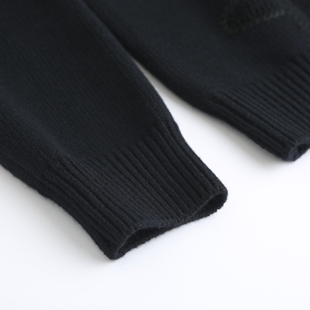 Louis Vuitton Embellished Knitted Crewneck M6010401 - Image 7