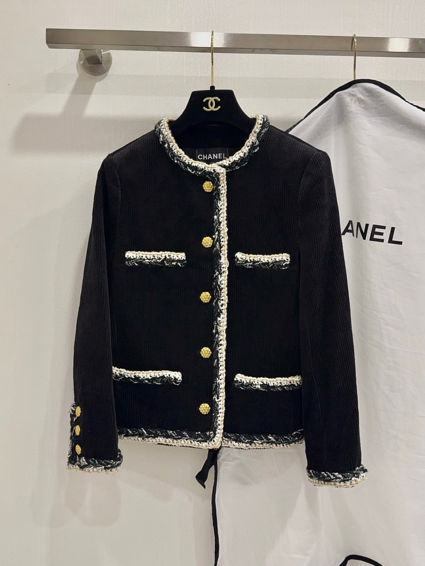 Chanel Jacket - Corduroy, black, gold & white W6010601