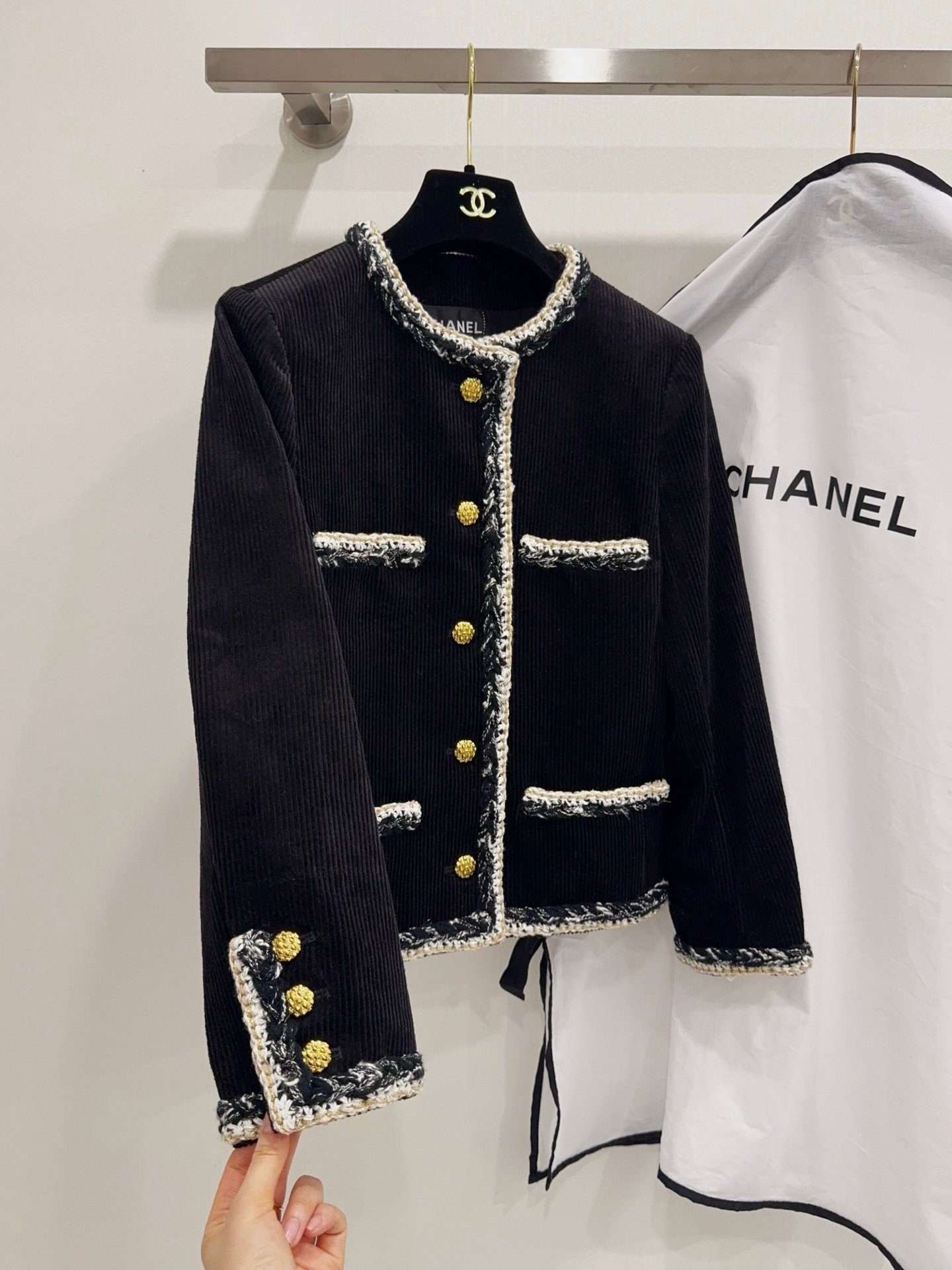 Chanel Jacket - Corduroy, black, gold & white W6010601 - Image 3