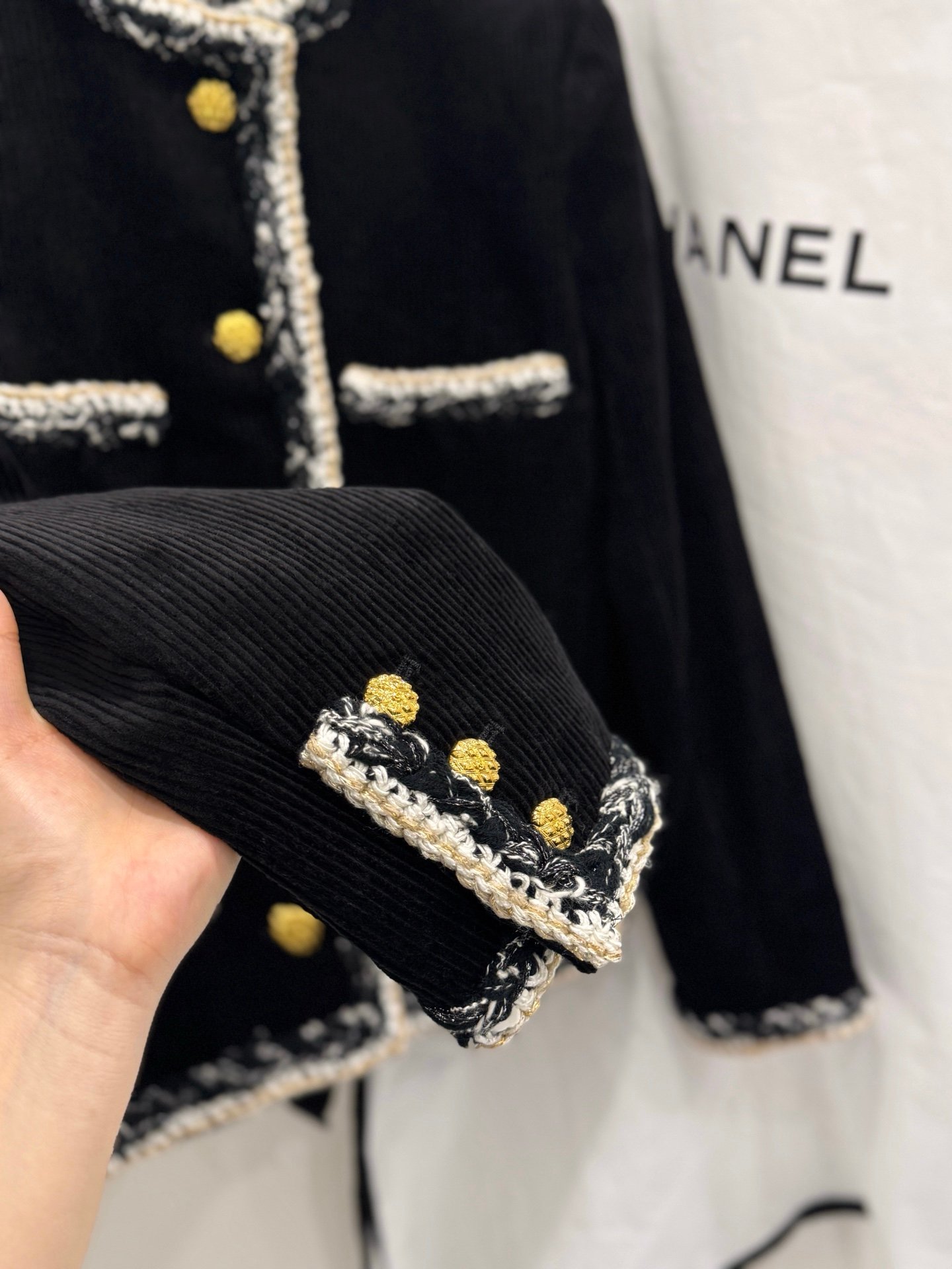 Chanel Jacket - Corduroy, black, gold & white W6010601 - Image 5