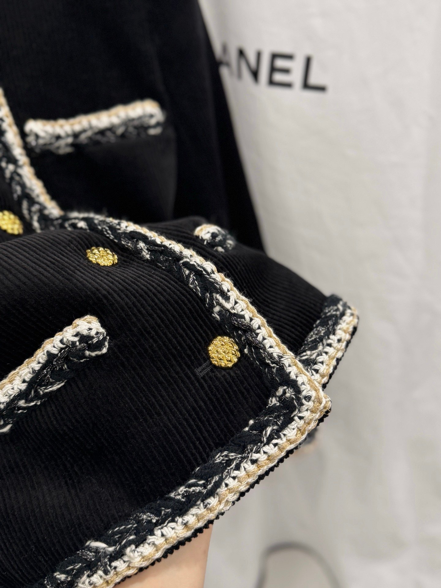 Chanel Jacket - Corduroy, black, gold & white W6010601 - Image 6