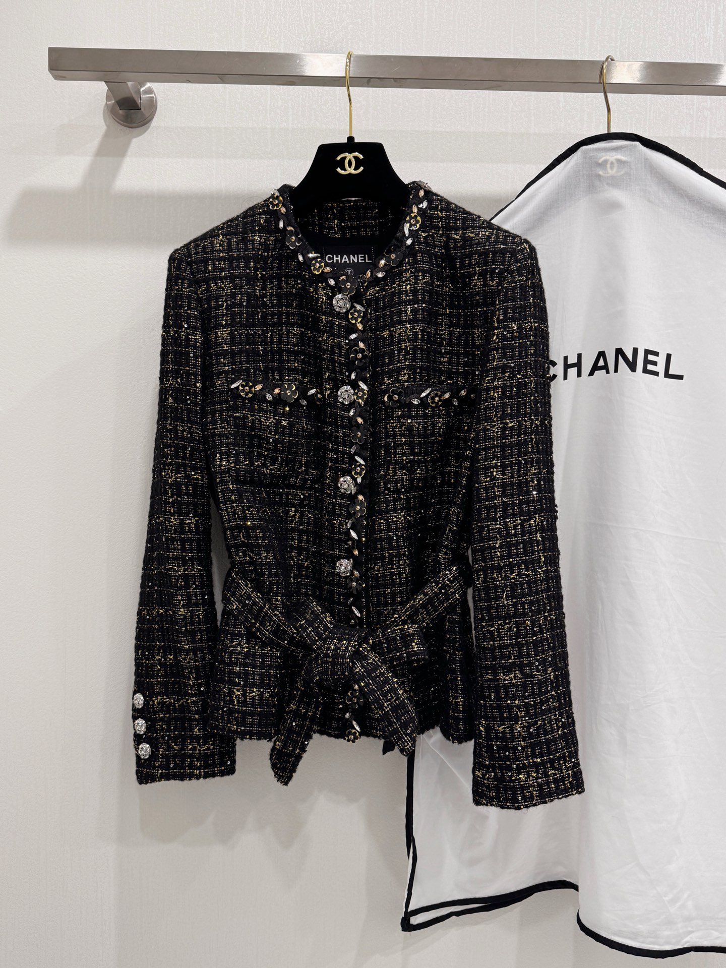 Chanel black tweed jacket W6010701