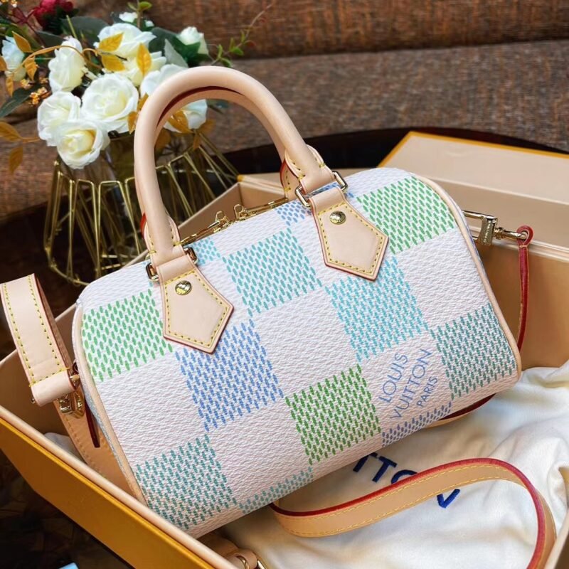 LV Underarm Bag B6010908