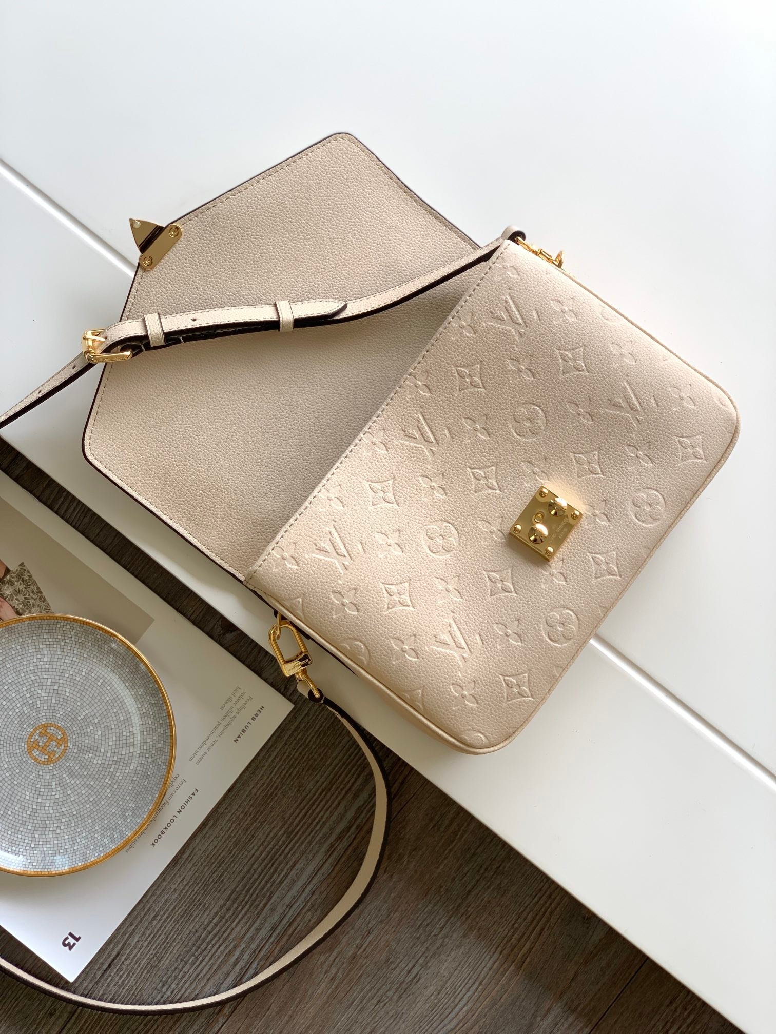 Louis Vuitton Empreinte Pochette Metis B6011502 - Image 9
