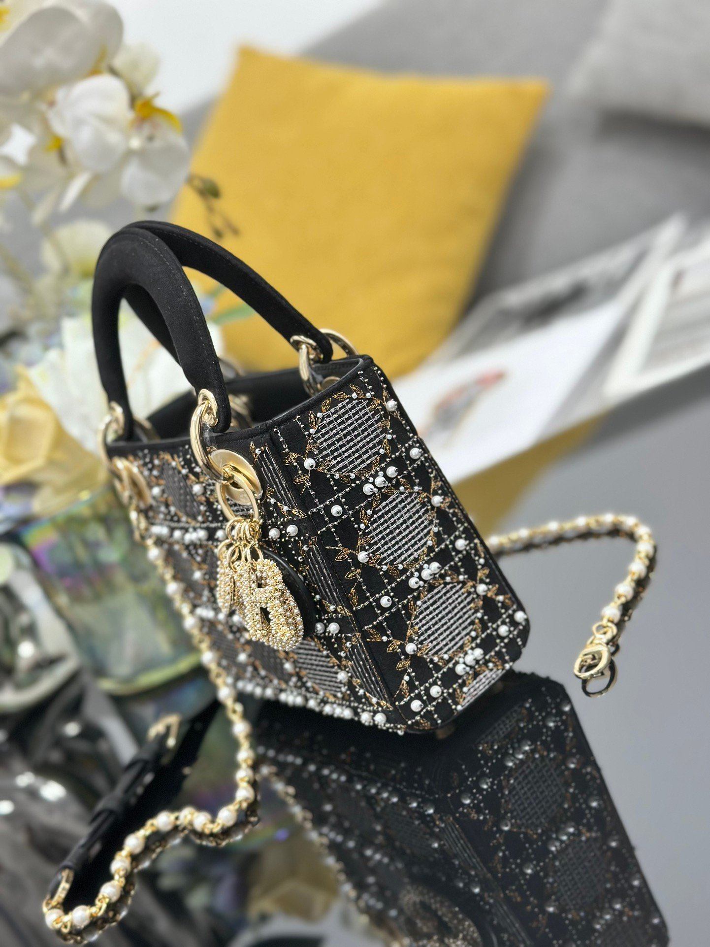 Dior Three-Part Embroidered Diamond Pattern Pearl Tote Bag B6011607 - Image 3