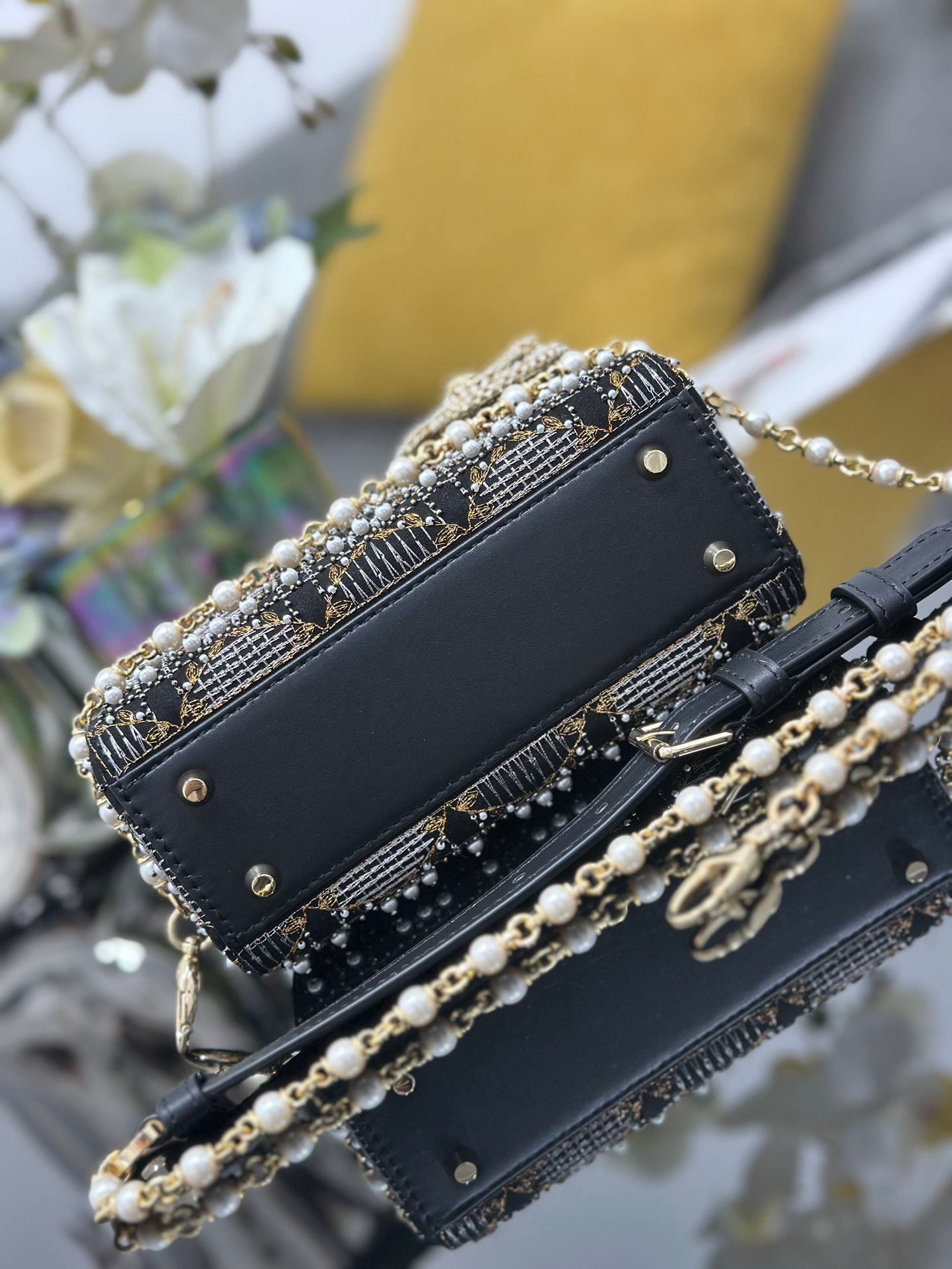 Dior Three-Part Embroidered Diamond Pattern Pearl Tote Bag B6011607 - Image 4