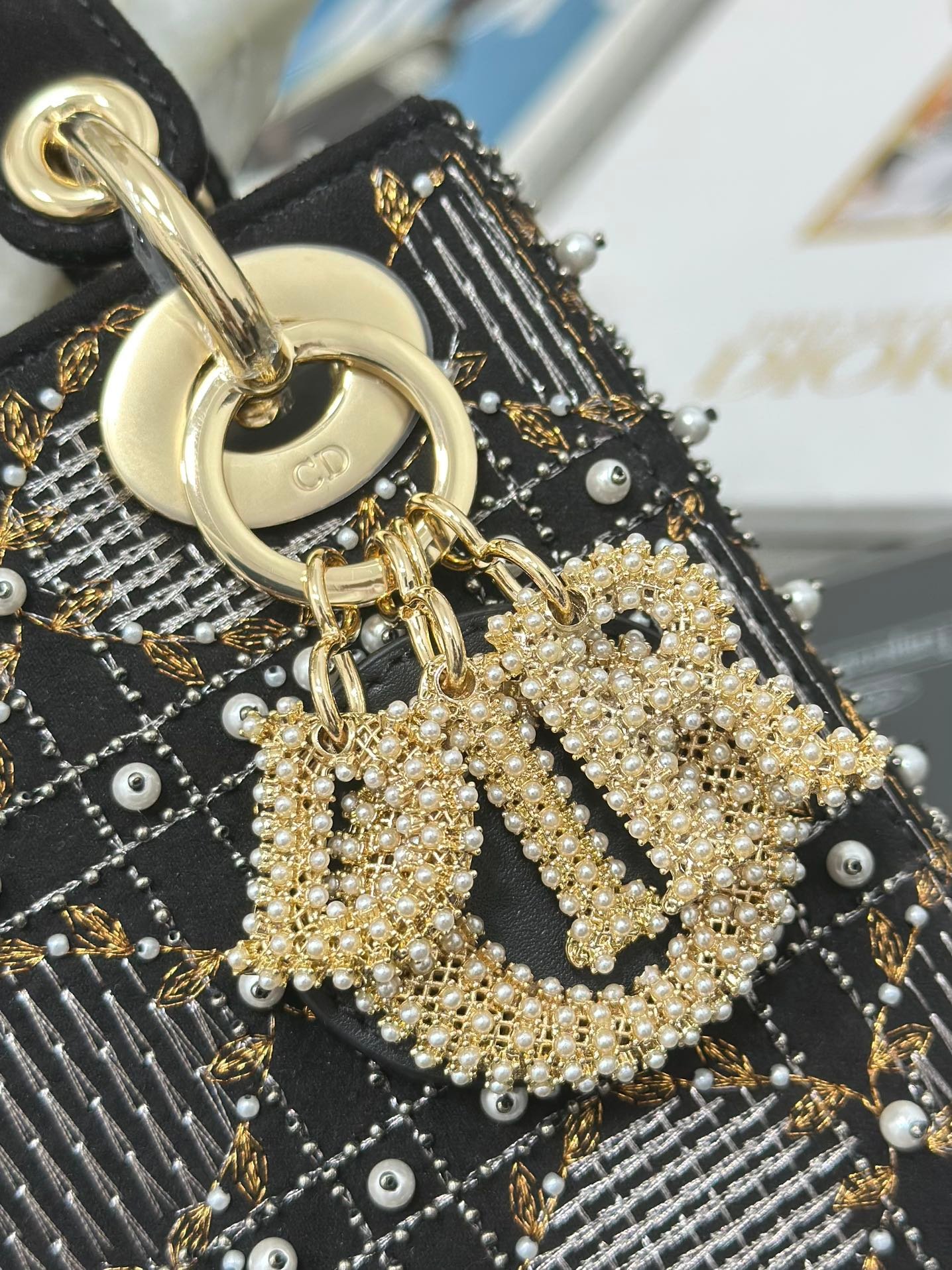 Dior Three-Part Embroidered Diamond Pattern Pearl Tote Bag B6011607 - Image 5