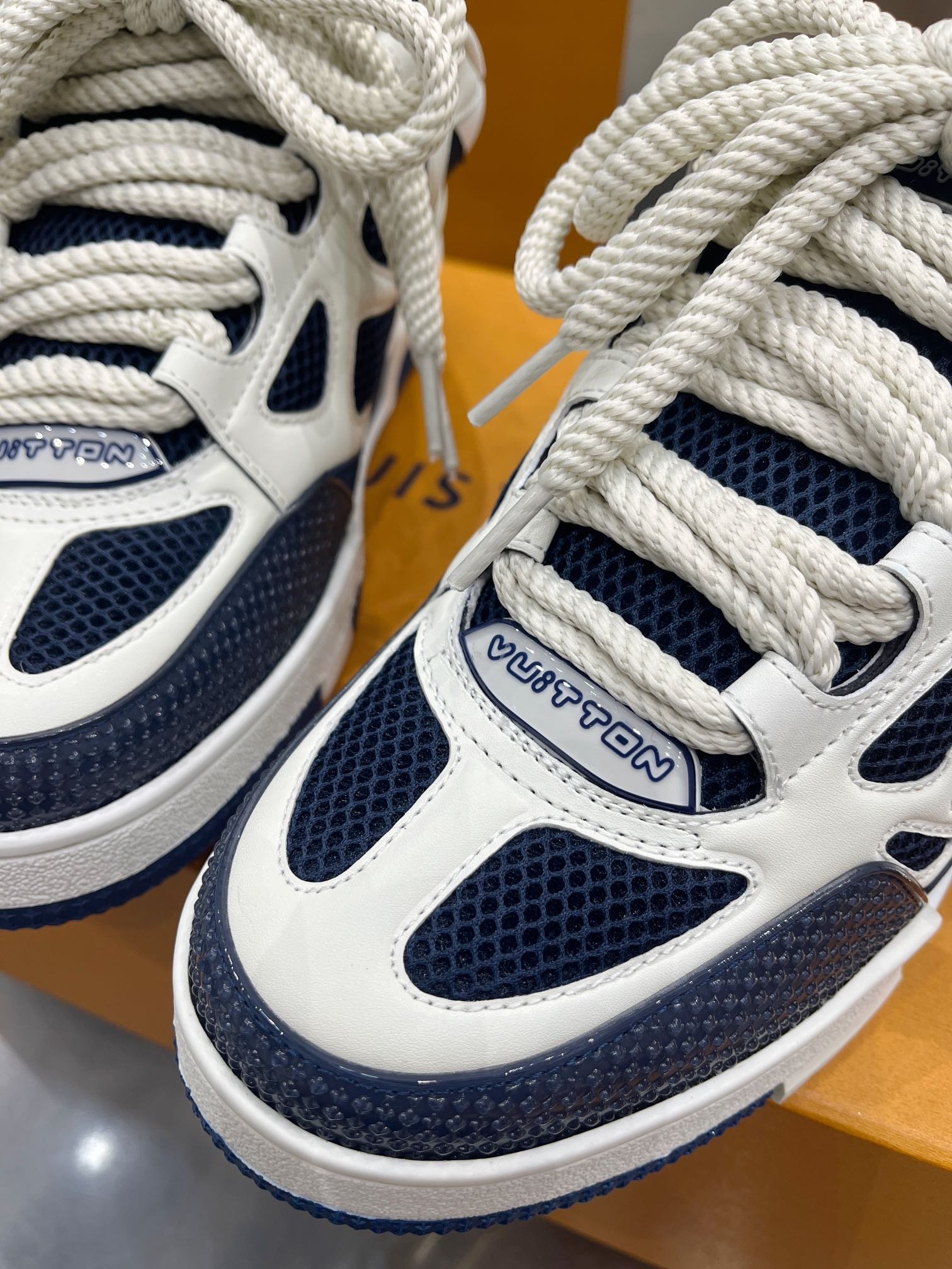 LV sports shoes B6011907 - Image 6