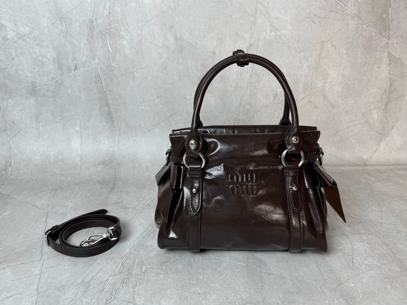 Miu Miu leather handbag B6012103 - Image 2