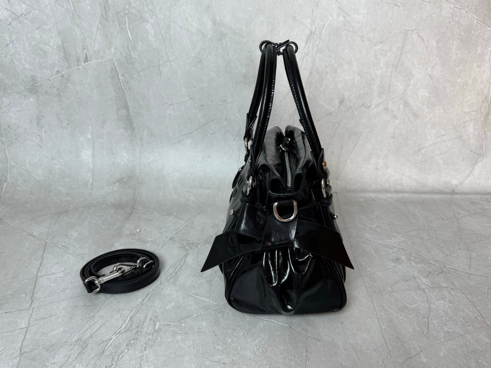 Miu Miu leather handbag B6012103 - Image 6