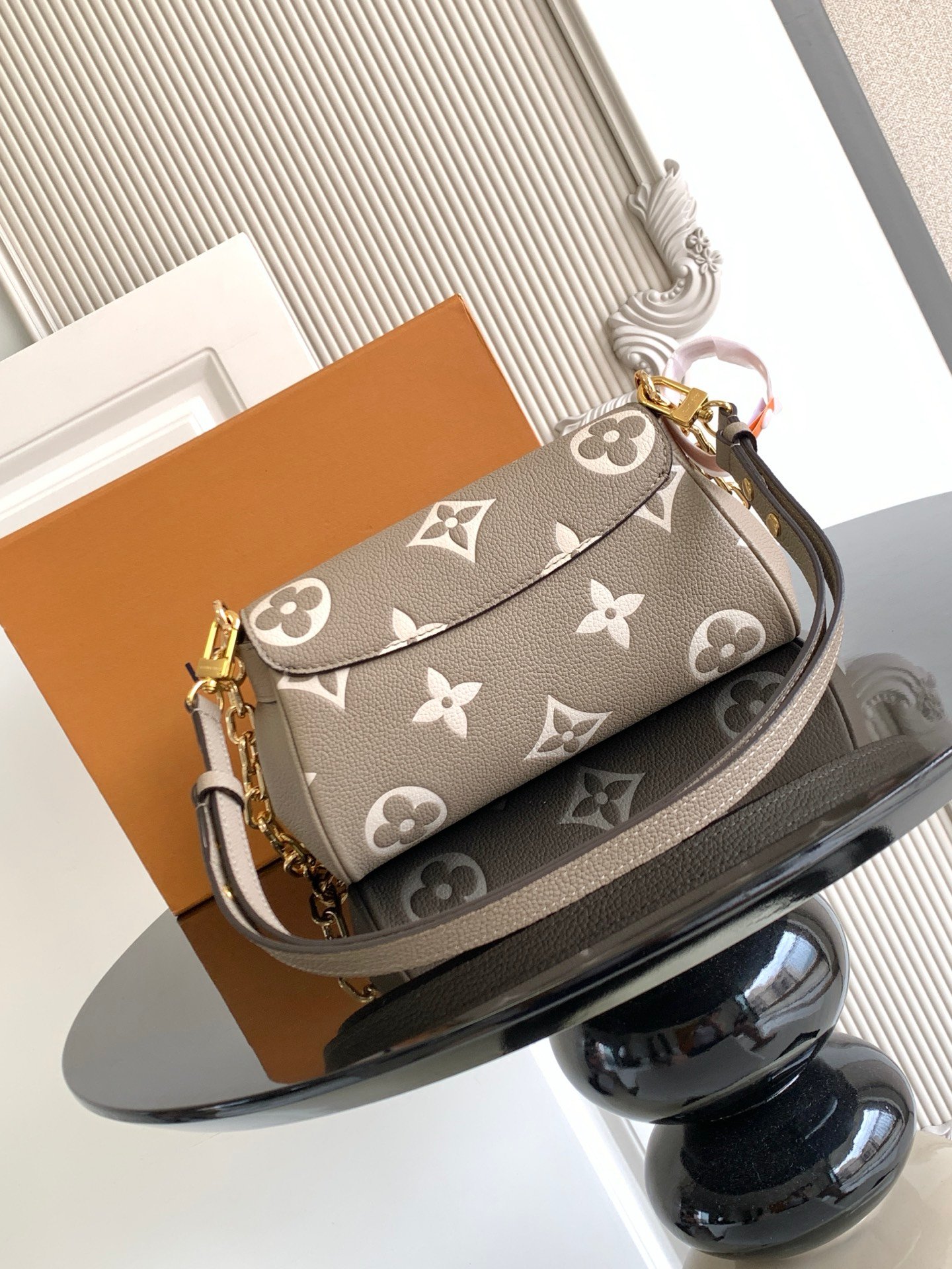 LV Leather Shoulder Bag with Embossed Pattern B6012107 - Image 4