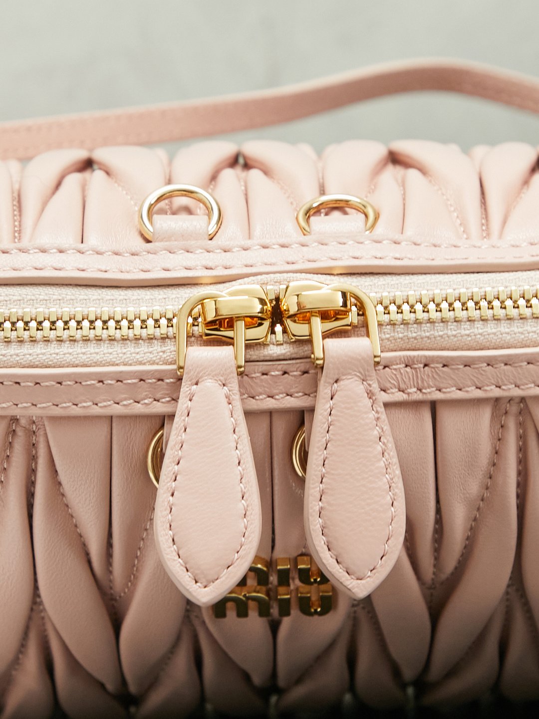 Miu Miu pleated leather shoulder bag B6012202 - Image 9
