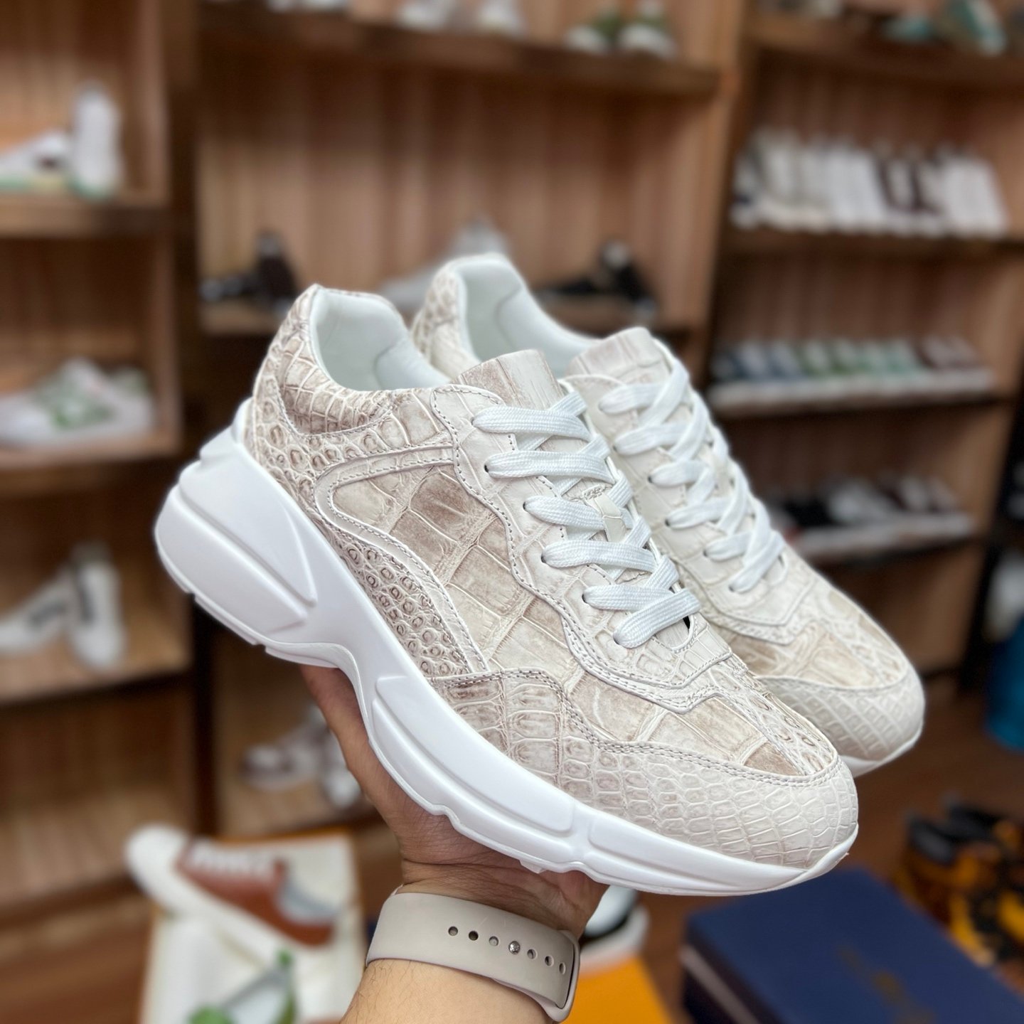 GUCCI crocodile leather casual sports shoes B012205 - Image 3