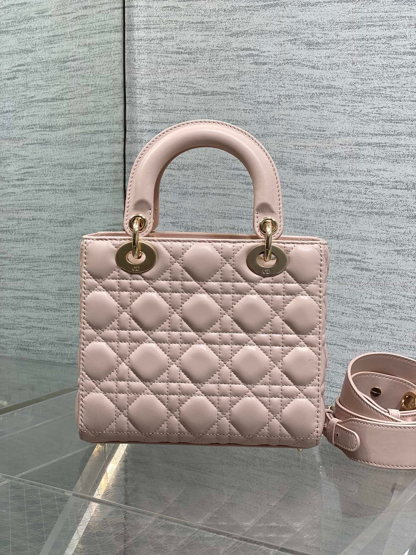 Dior Four-Panel Butterfly Knot Duchess Bag B012208 - Image 4
