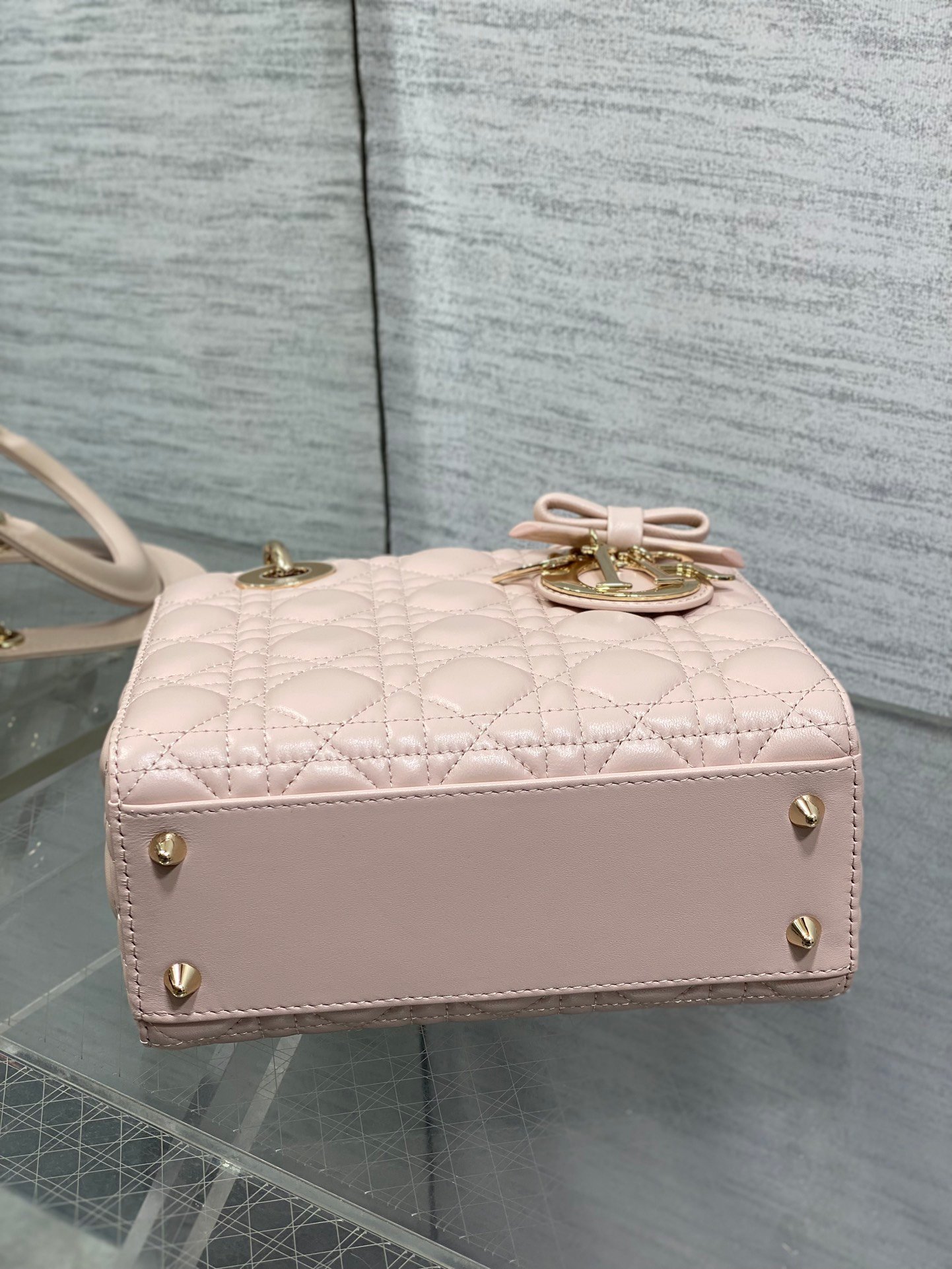 Dior Four-Panel Butterfly Knot Duchess Bag B012208 - Image 6