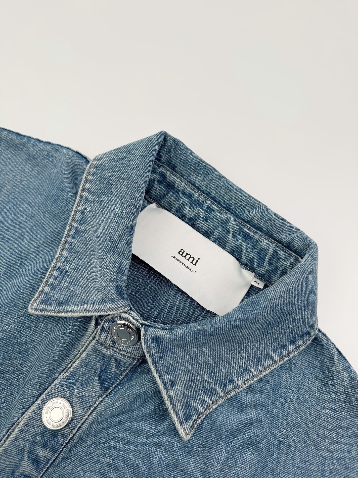AMI PARIS Ami de Coeur Washed Denim Shirt M6012304 - Image 4