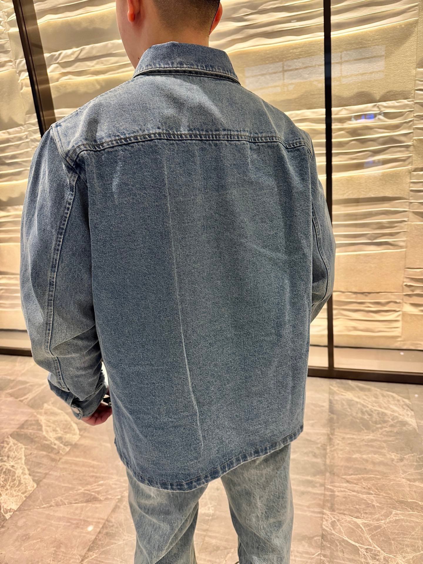 AMI PARIS Ami de Coeur Washed Denim Shirt M6012304 - Image 10
