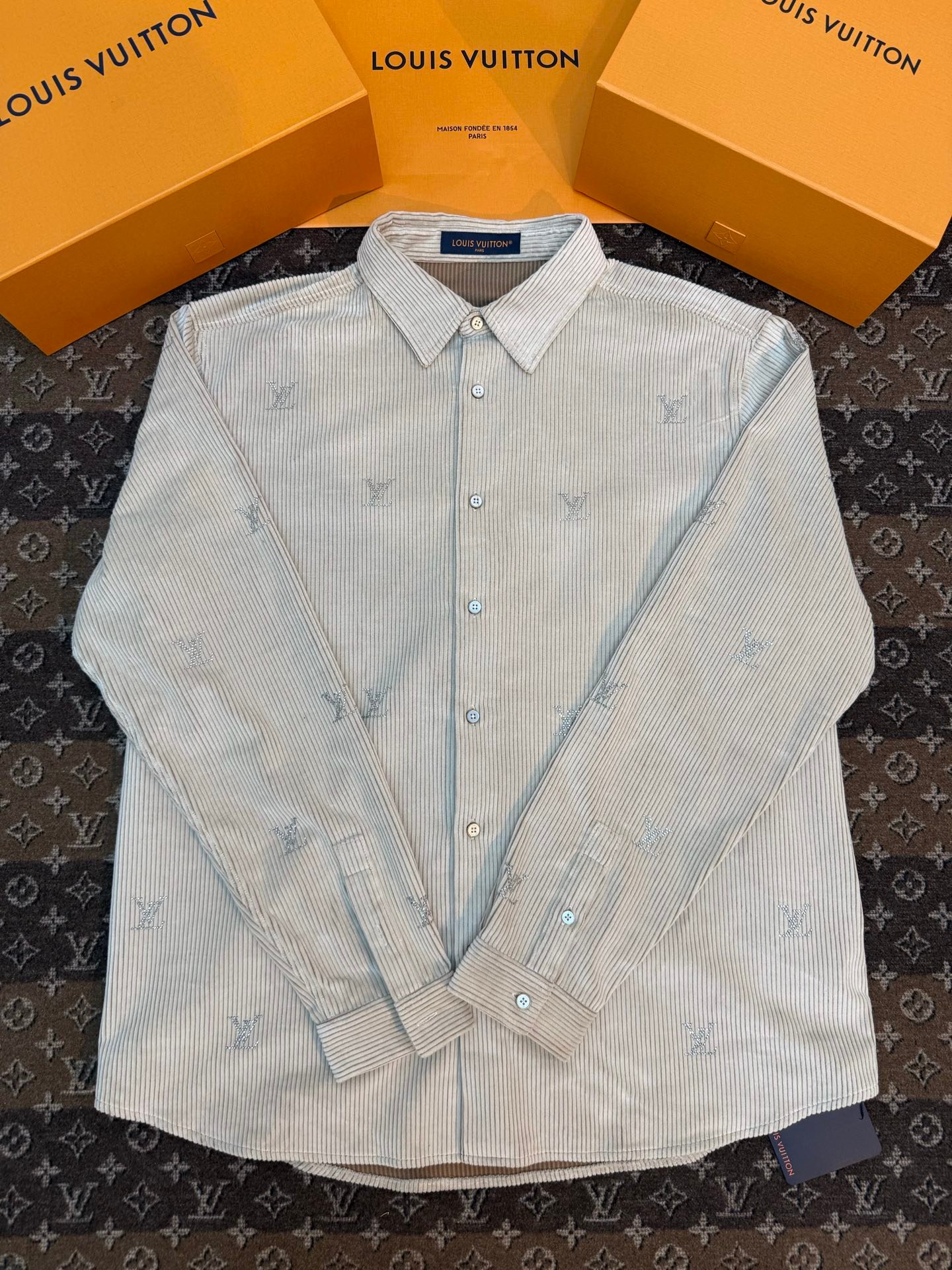 LV Light Beige Corduroy Satin Bead Embroidered Mother-of-Pearl Button Shirt M6012306