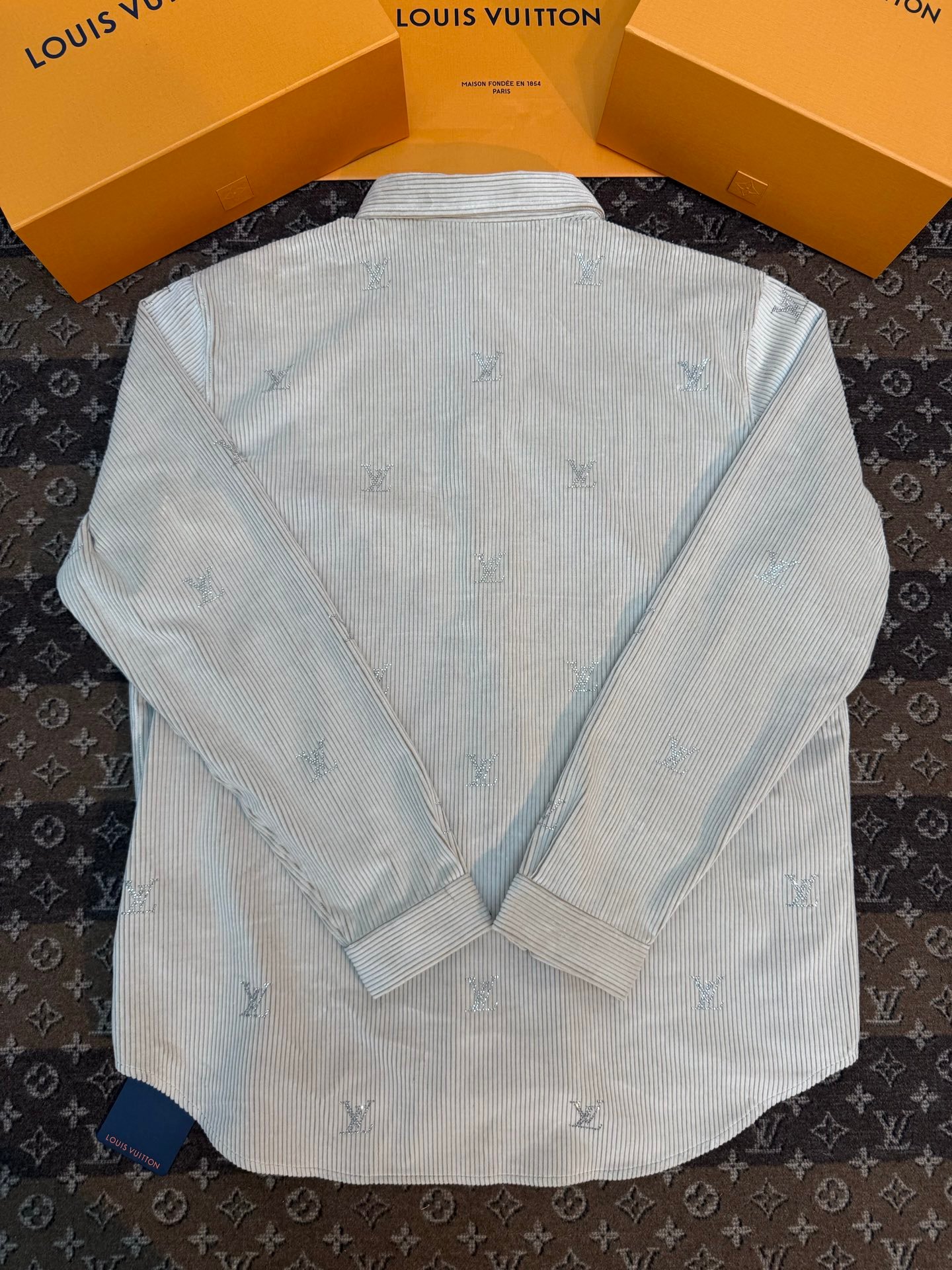 LV Light Beige Corduroy Satin Bead Embroidered Mother-of-Pearl Button Shirt M6012306 - Image 5