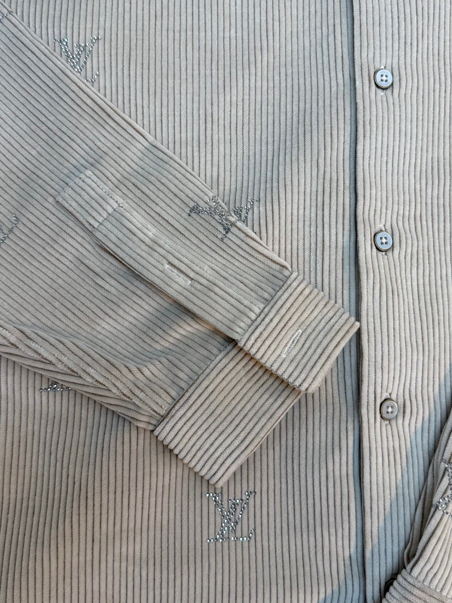 LV Light Beige Corduroy Satin Bead Embroidered Mother-of-Pearl Button Shirt M6012306 - Image 3