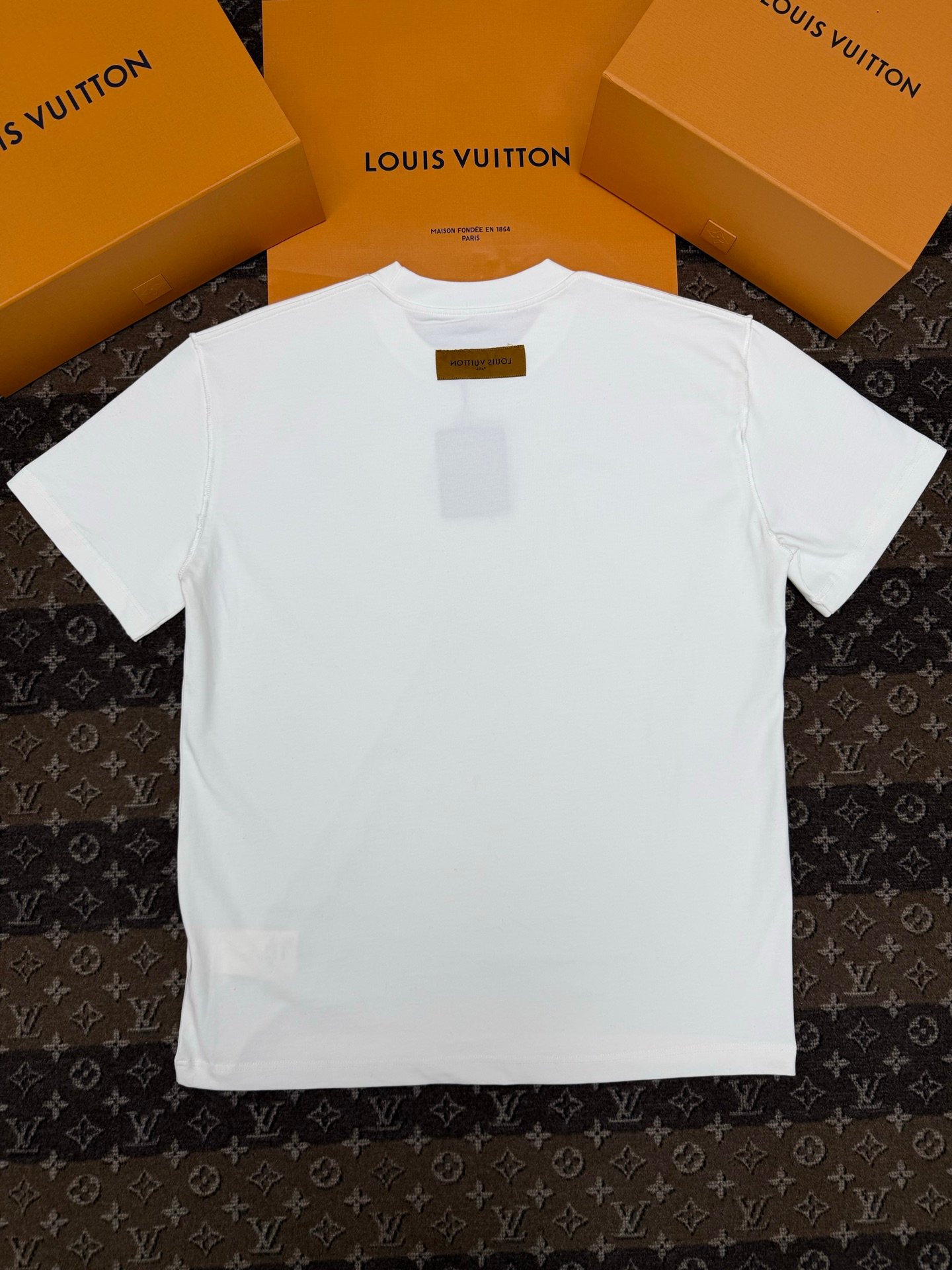 LV reverse design feature - LV embroidered floral print T-shirt M6012308 - Image 6