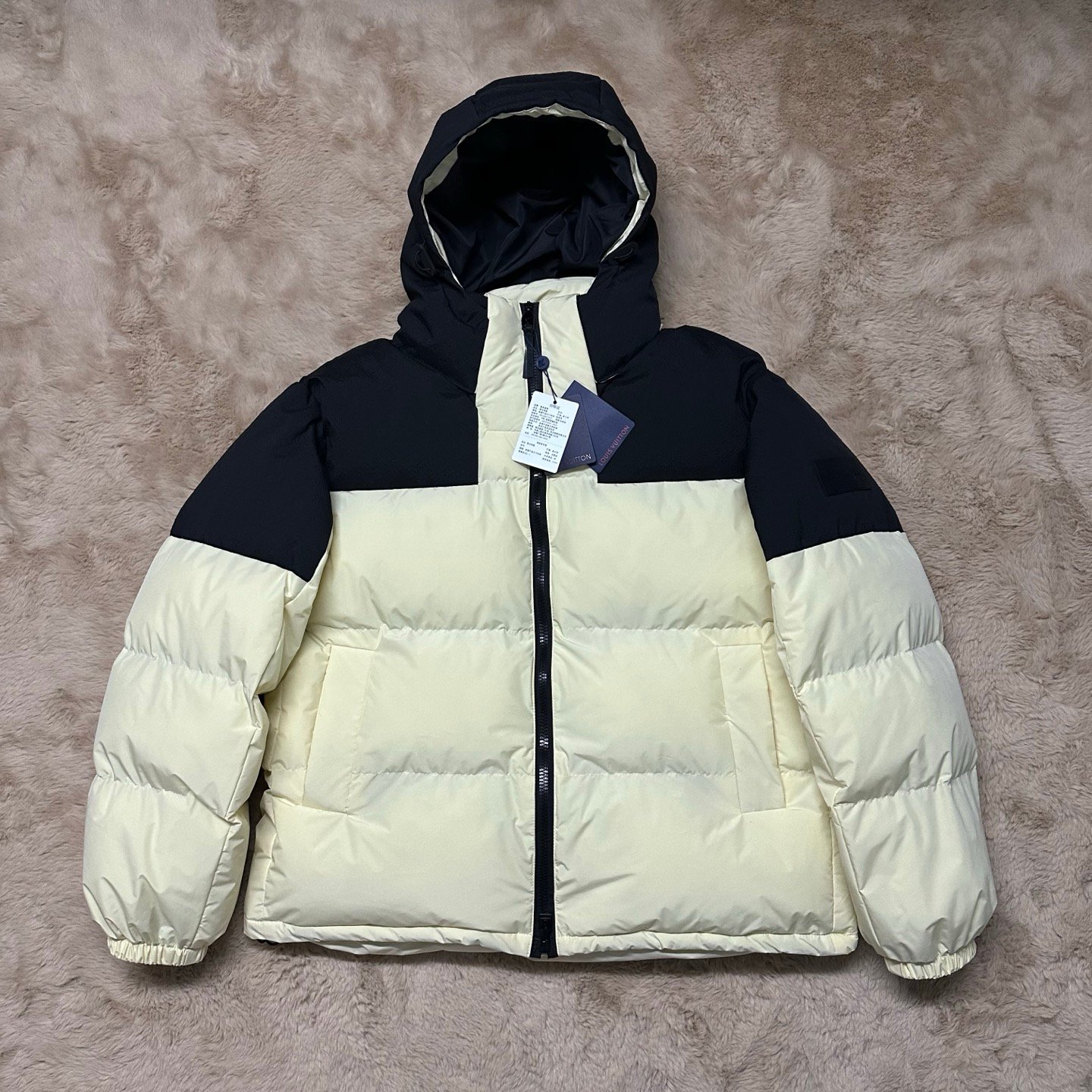 LV tailored-style down jacket with patterned waistband M6012607 - Image 3