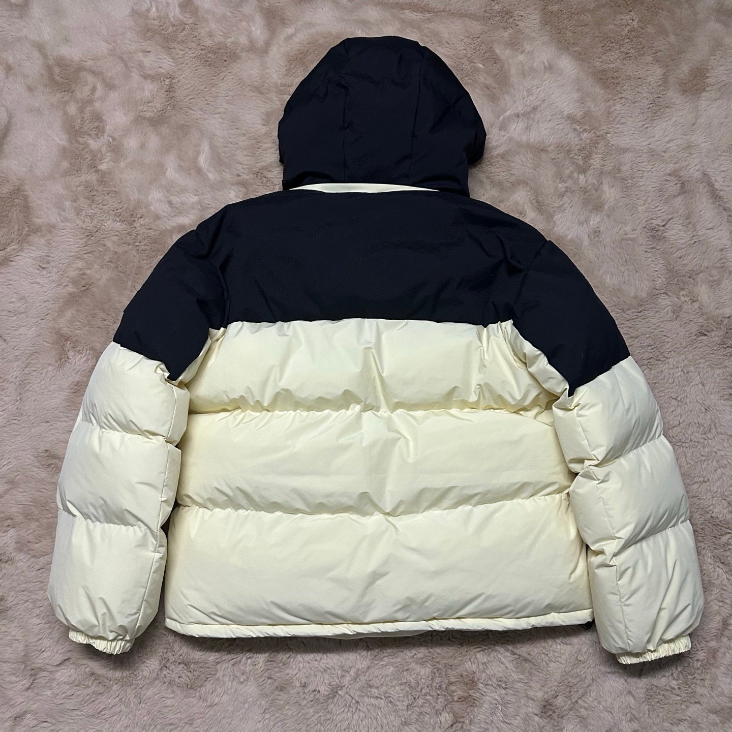LV tailored-style down jacket with patterned waistband M6012607 - Image 4