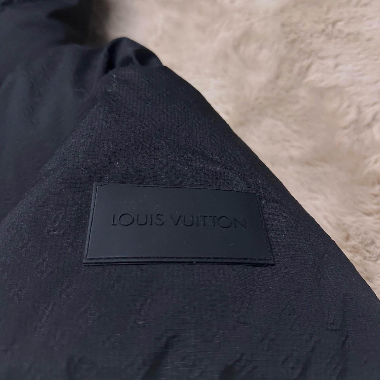 LV tailored-style down jacket with patterned waistband M6012607 - Image 5