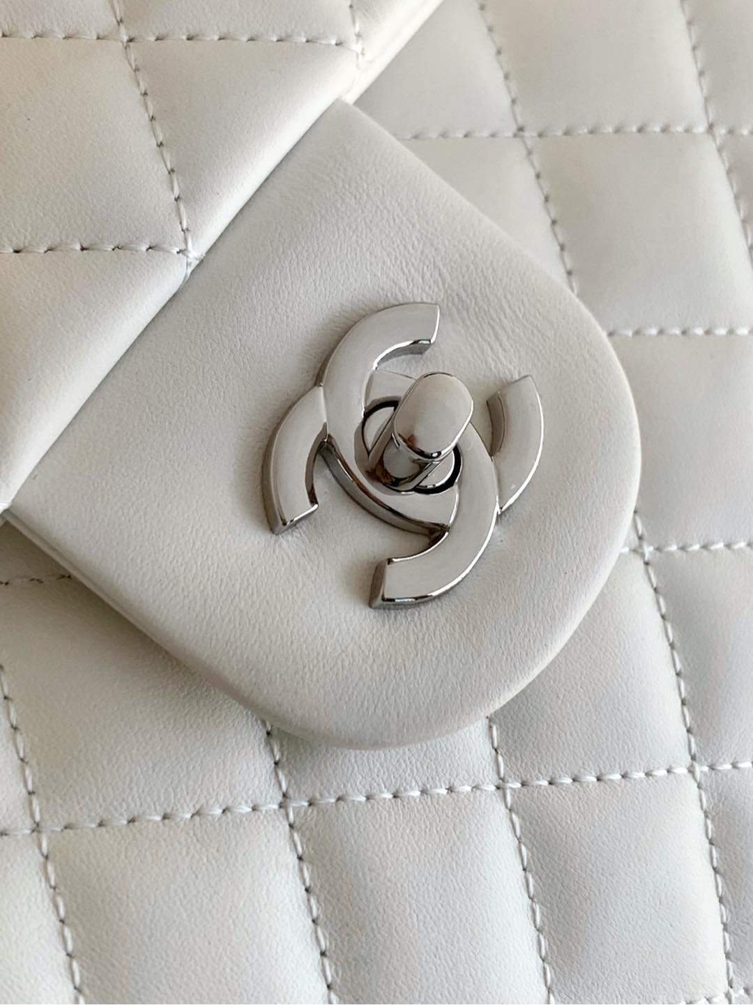 Chanel Quilted Cambon Ligne Large Flap Tote Bag B6012904 - Image 9
