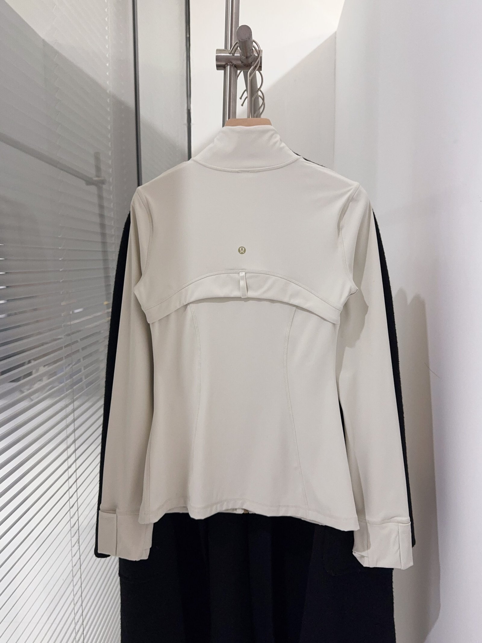 Lululemon Define Cropped Jacket W6020305 - Image 4