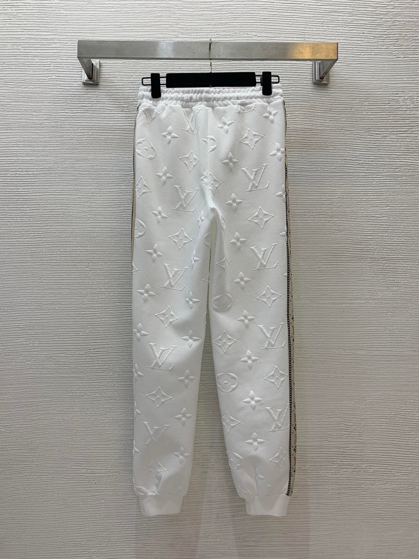 LV Three-Dimensional Embossed Side-By-Side Color-Contrasting Patchwork Fashion Casual Sports Set W6020403 - Image 6