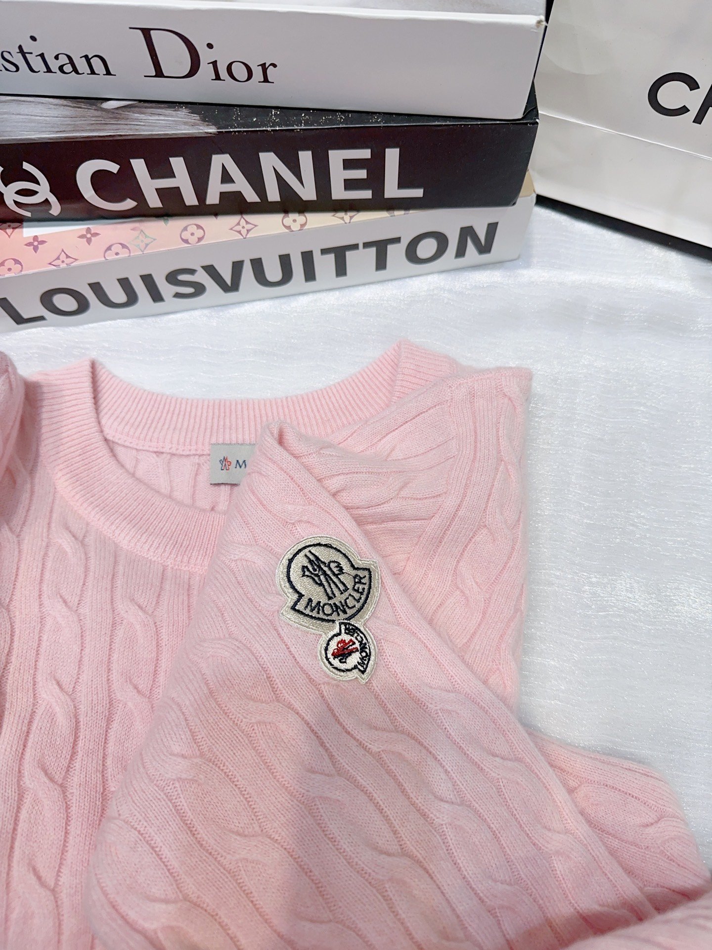 Moncler logo checked pattern crew-neck long-sleeve wool and cashmere sweater W6020404 - Image 6