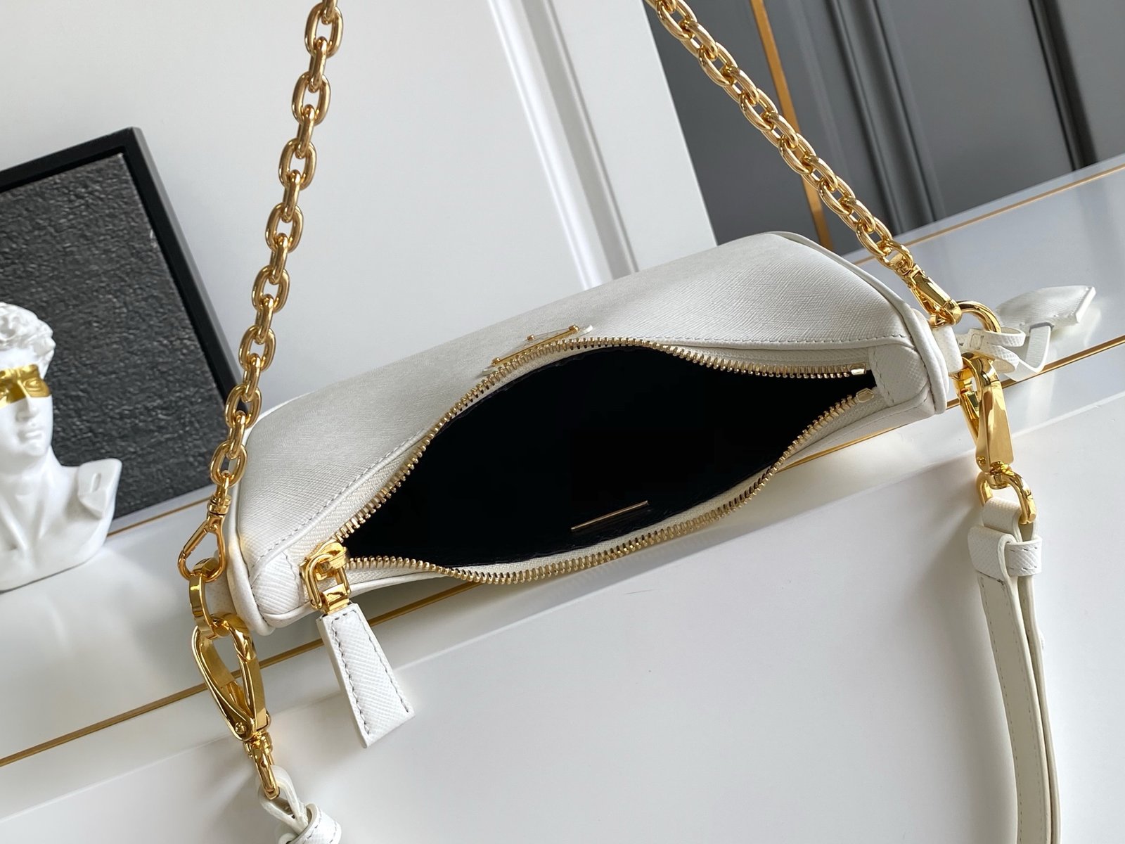 Prada Re-Edition 2005 Saffiano Leather Shoulder Bag B6020406 - Image 12