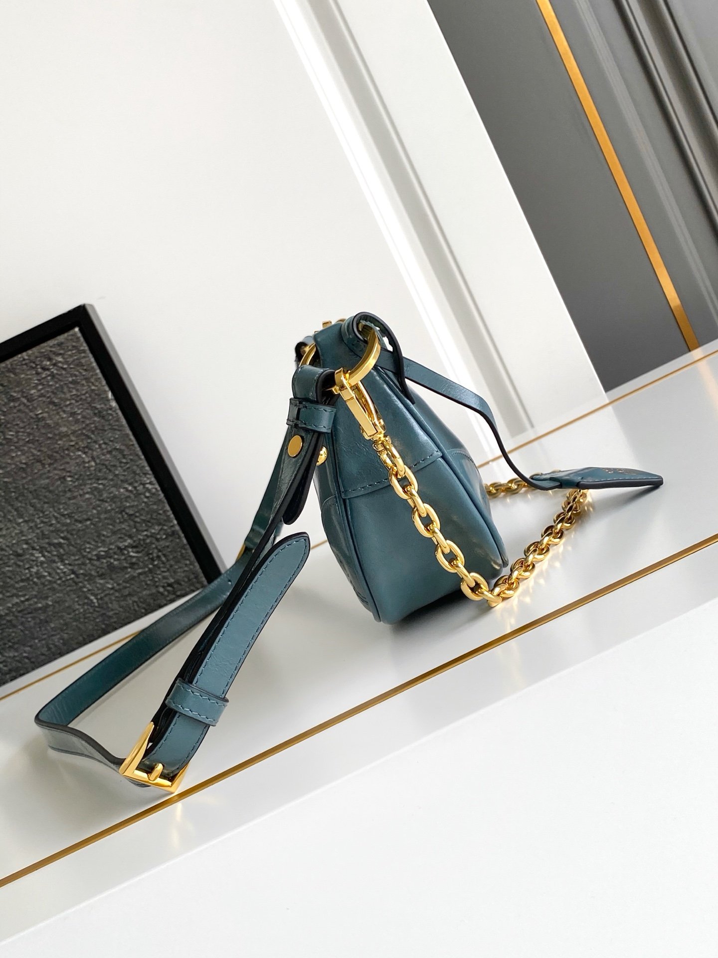 Prada 2002 Large Leather Shoulder Bag B6020407 - Image 3