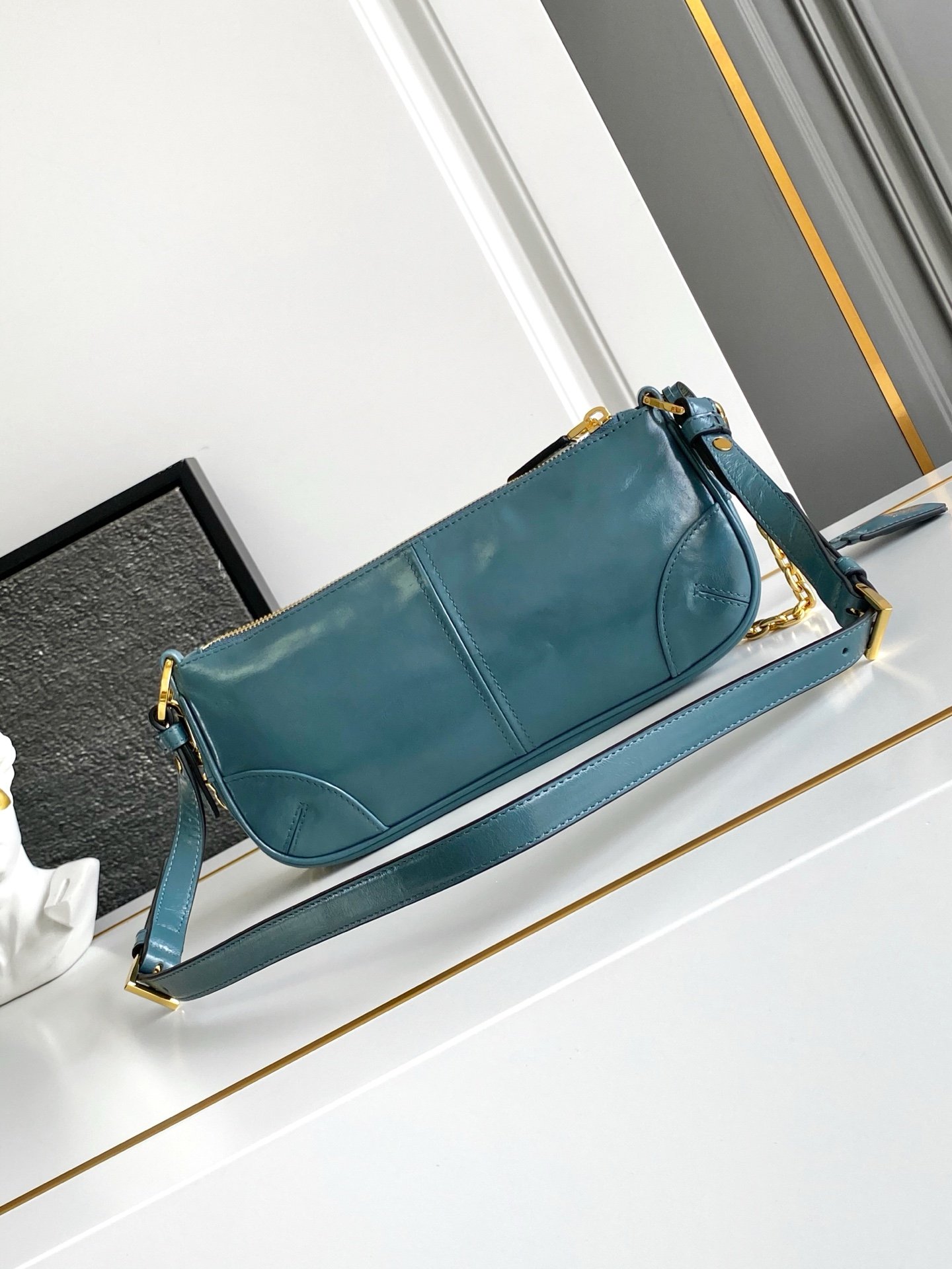 Prada 2002 Large Leather Shoulder Bag B6020407 - Image 4