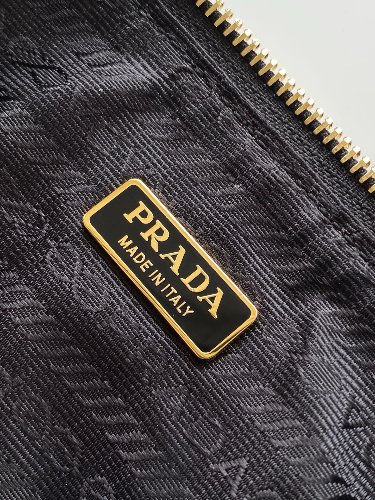 Prada 2002 Large Leather Shoulder Bag B6020407 - Image 10